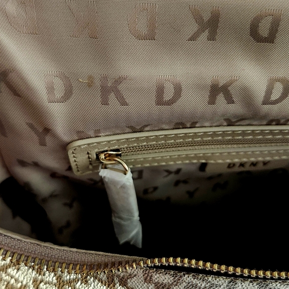 DKNY NEW Patterned Backpack, Print Brown And Beige, H27.3 X W 6.35 X D 24.1 CM - Picture 10 of 12